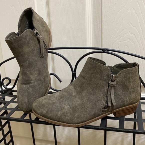 GB Girls  Side Zip Booties Girl’s Size 3 - Picture 2 of 5